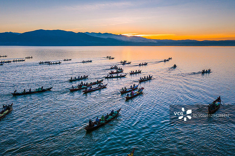 云南省玉溪市江川区星云湖开湖捕鱼风光图片素材
