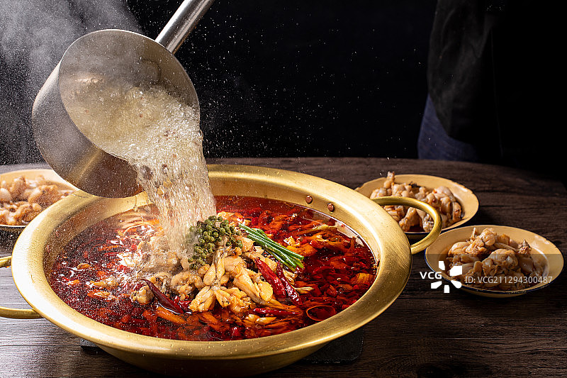 水煮牛蛙（麻辣牛蛙）图片素材