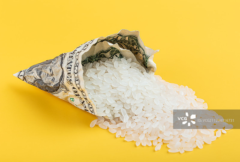 粮食危机大米价格美金斗里的米图片素材