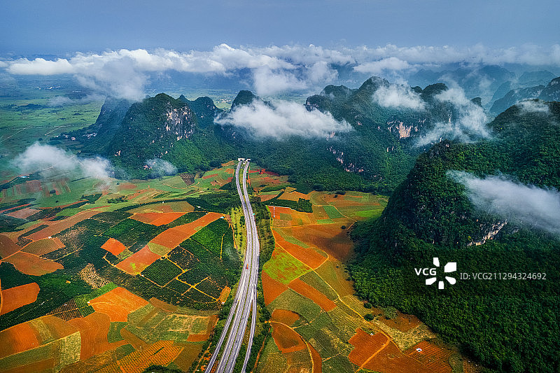 高路入云端图片素材