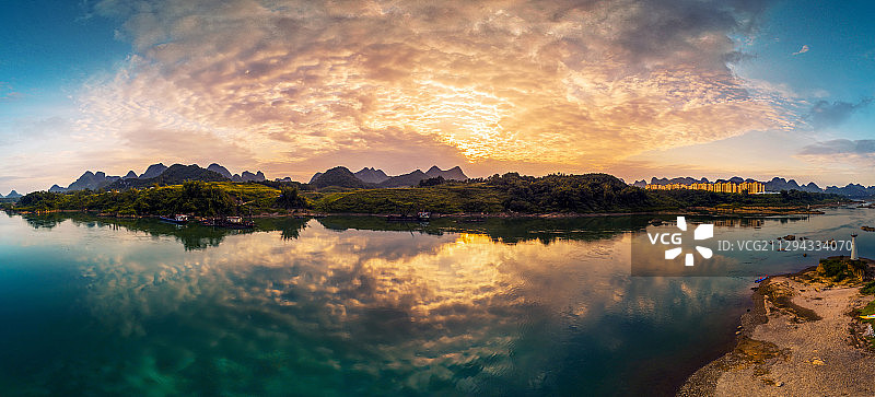 广西南宁-红水河百掌沙滩图片素材