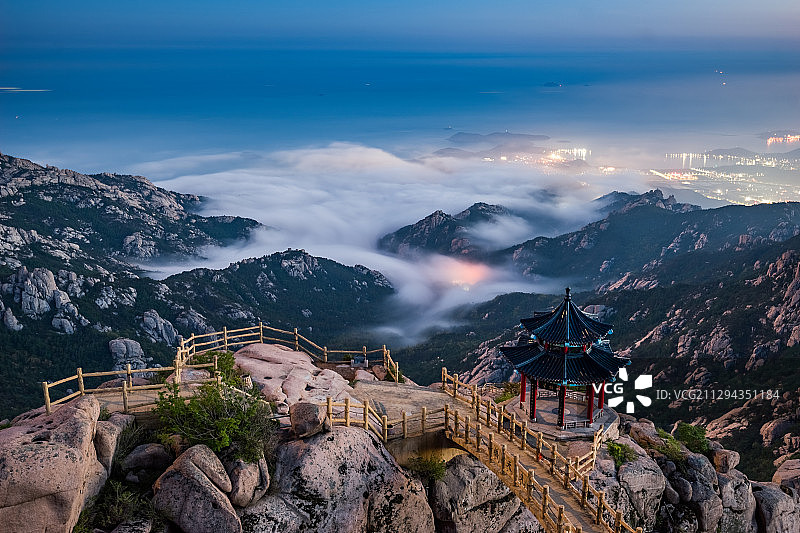 青岛崂山巨峰云海图片素材