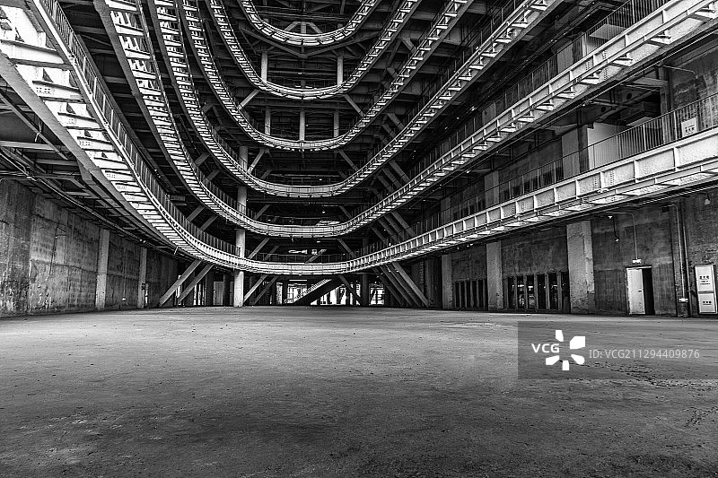 暗调现代钢结构建筑内部图片素材