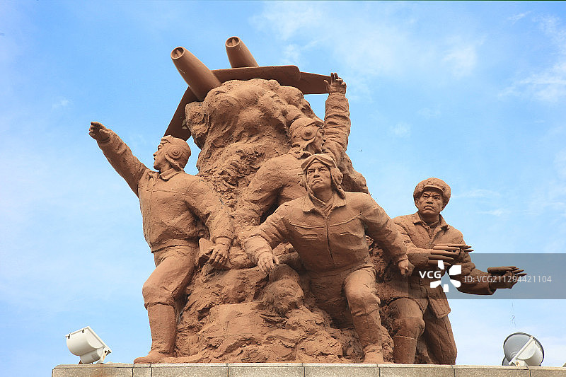 丹东 抗美援朝纪念塔和雕塑群像图片素材