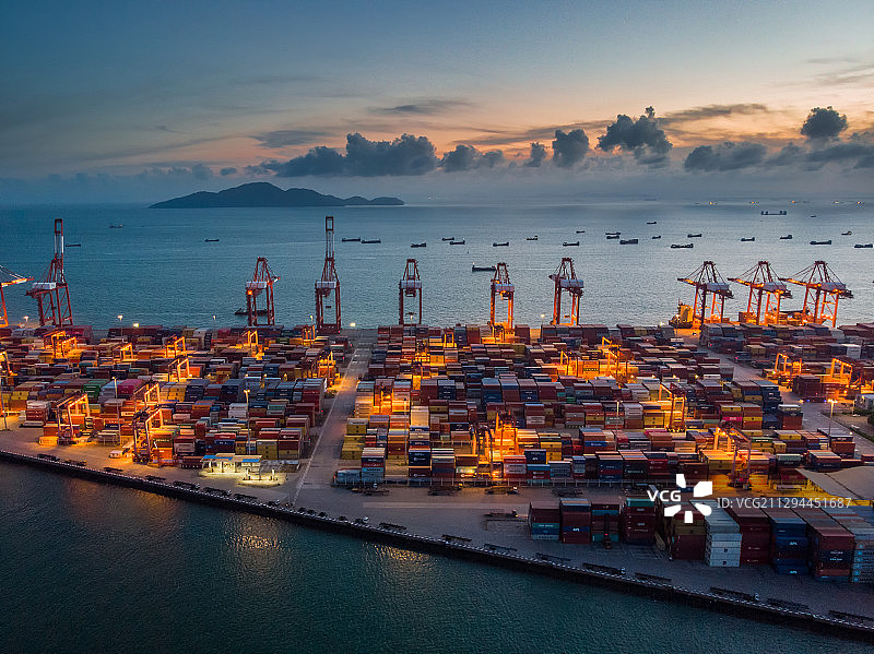 深圳蛇口港集装箱码头夜景图片素材