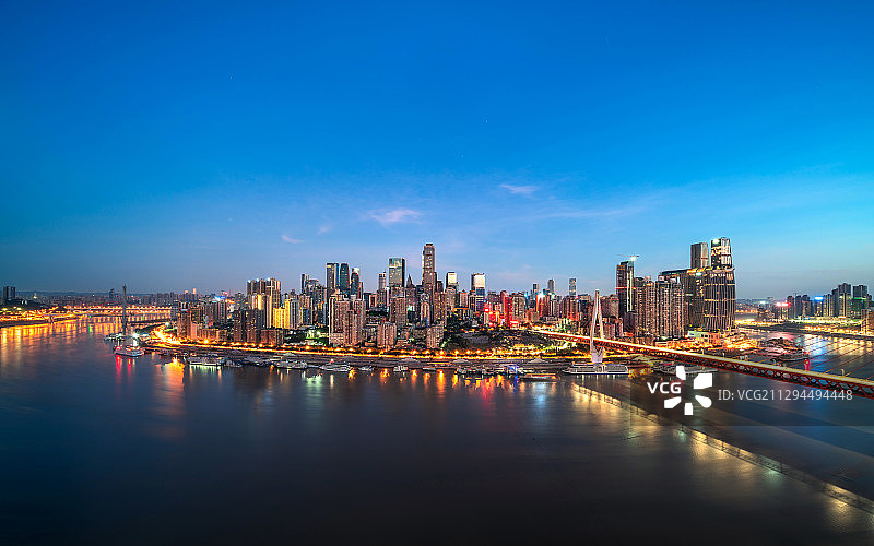 晨曦时分的重庆渝中半岛全景图片素材