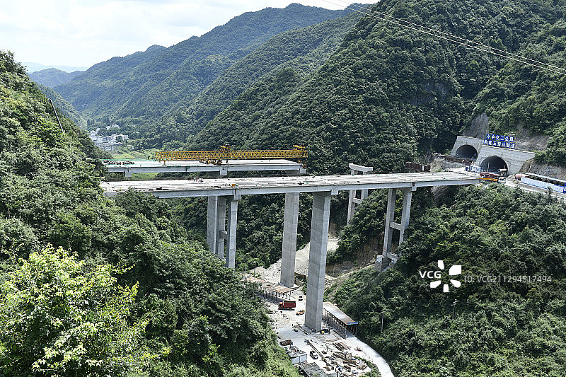 兰海国家高速公路重庆至遵义段(贵州境)扩容工程五指山隧道图片素材
