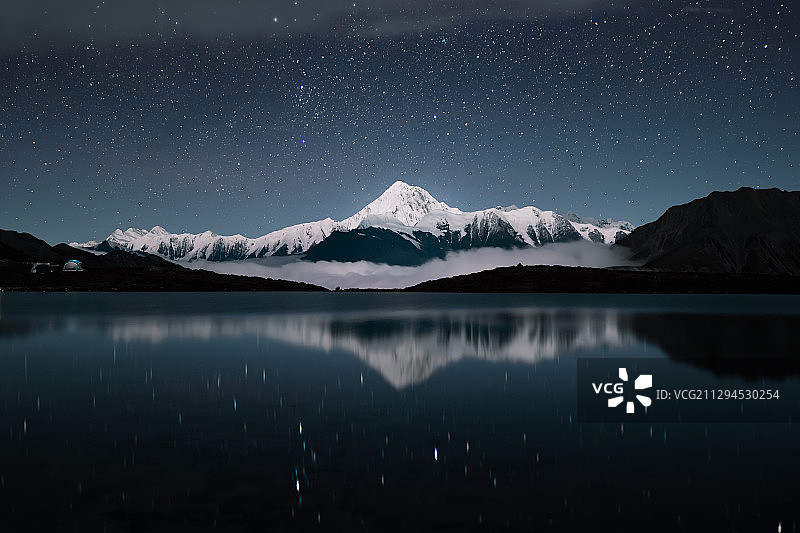 贡嘎星空图片素材