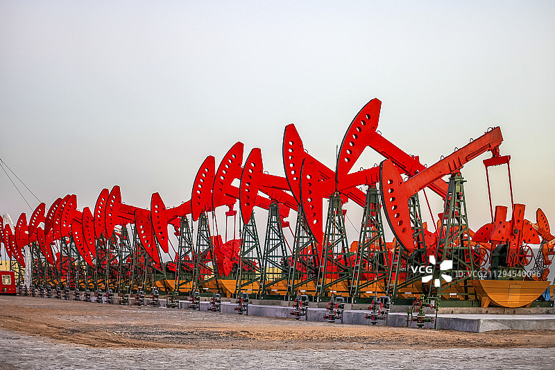 东营 胜利油田采油机图片素材