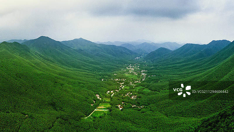 山间村落-常州南山竹海图片素材