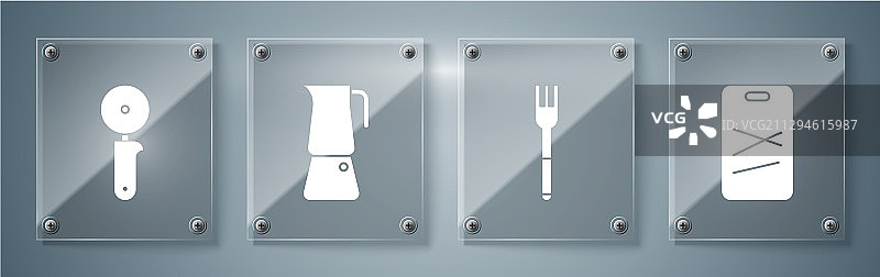 砧板、叉子、摩卡壶和披萨刀套装图片素材