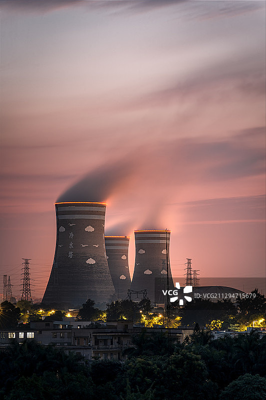 茂名炼油厂冷水塔图片素材