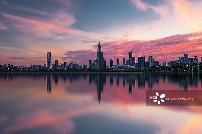 彩云回眸映深湾图片素材