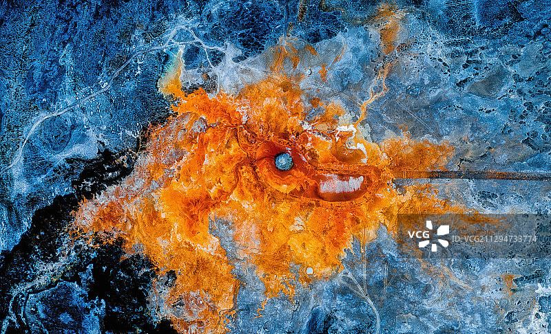 青海茫崖艾肯泉（恶魔之眼）图片素材