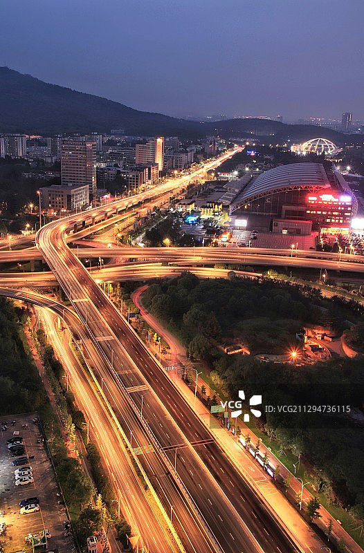 弓影鎏金映苍穹图片素材