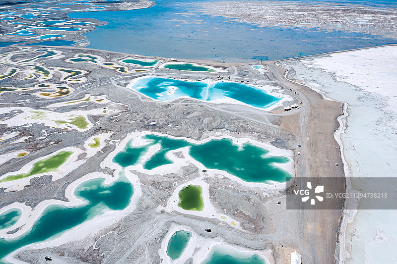 中国青海省海西蒙古族自治州大柴旦翡翠湖图片素材