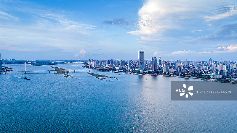 南昌红谷滩天际线图片素材