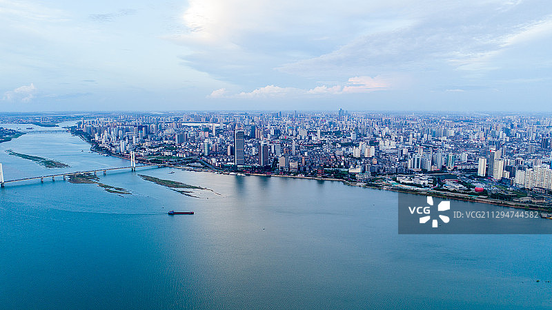南昌红谷滩天际线图片素材
