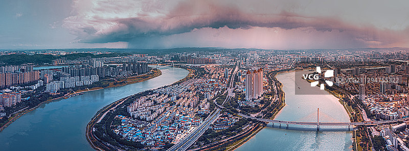 航拍广西南宁邕江湾城市风光图片素材