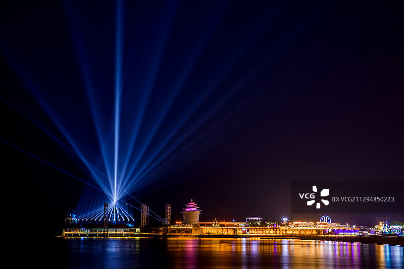 河北省秦皇岛市北戴河碧螺塔夜景图片素材