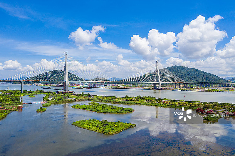 珠海市洪鹤大桥与芒洲湿地公园航拍图图片素材
