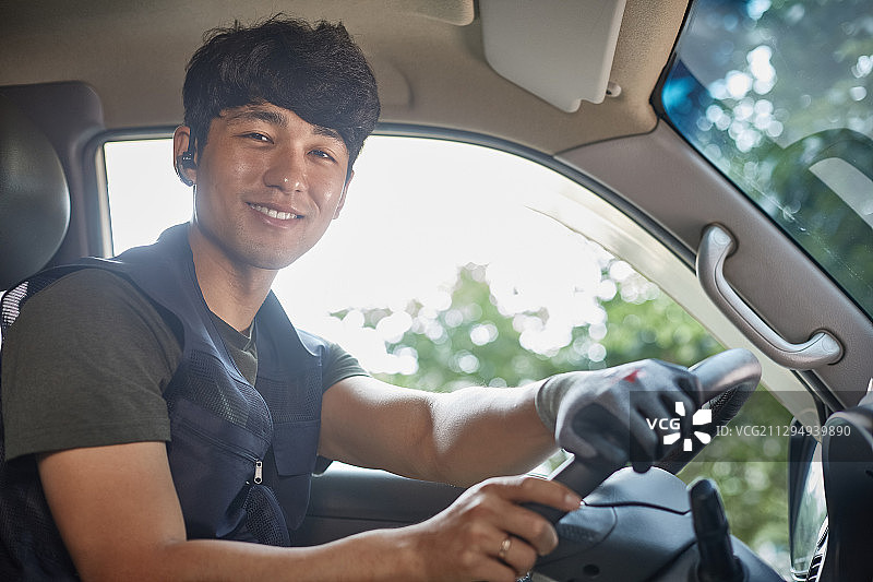 配送员、快递员、卡车图片素材