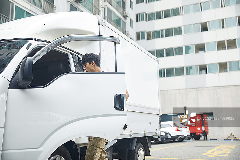 送货员卡车微笑图片素材