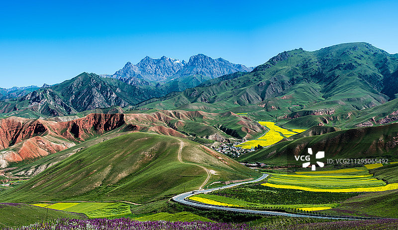 祁连卓尔山全景图片素材