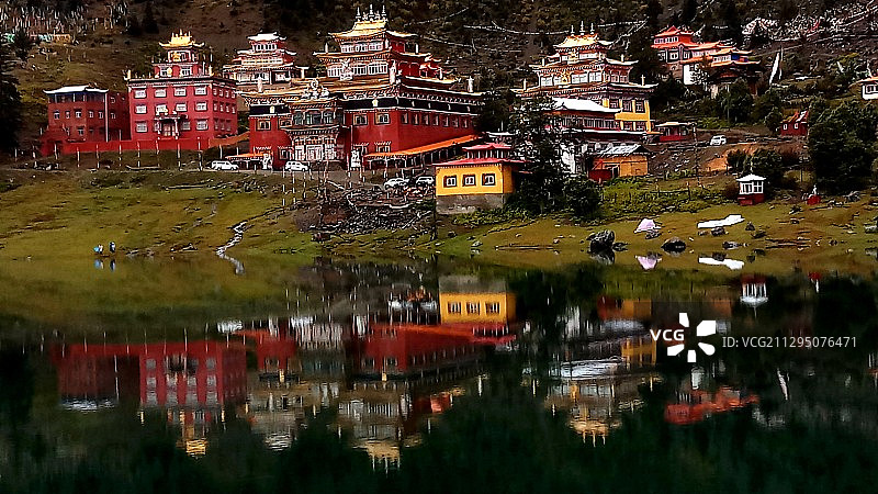 四川省甘孜州新龙县措卡湖图片素材