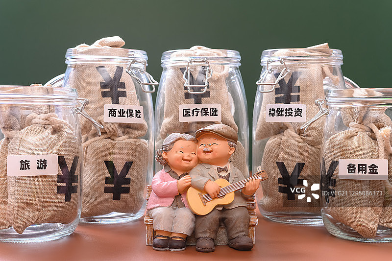 快乐老两口及分类资金及储蓄图片素材