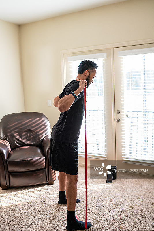 在美国格林斯伯勒在家锻炼的黑人图片素材