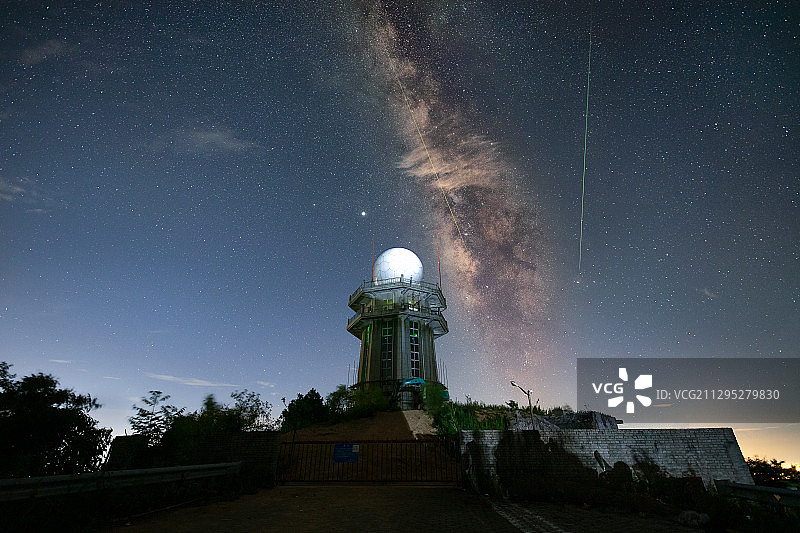 流星 银河 气象塔图片素材