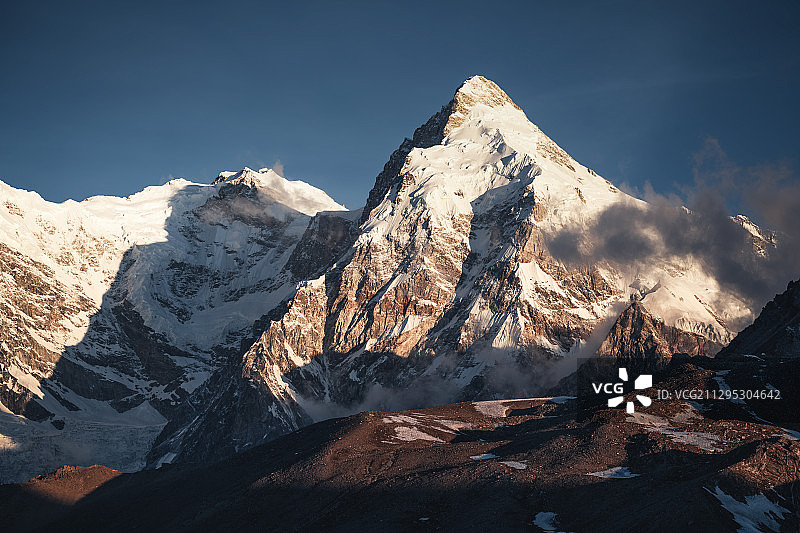 希夏邦马与摩拉门青图片素材