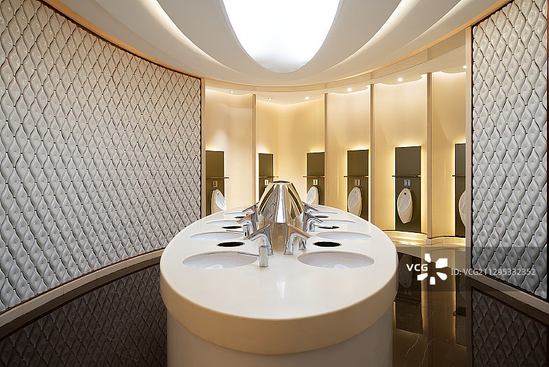 Men’s bathroom图片素材