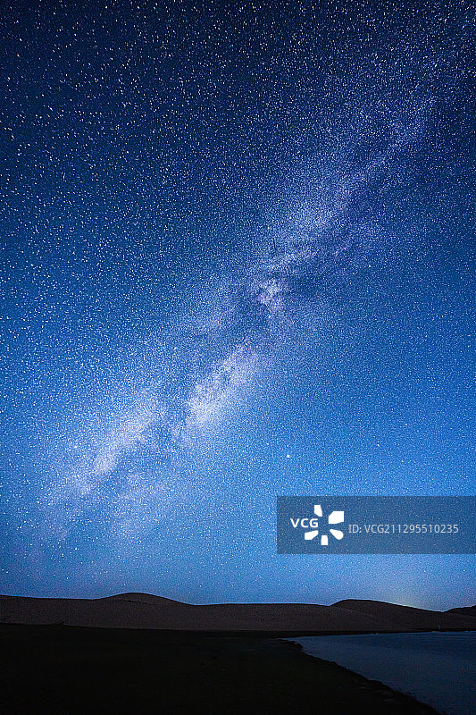 青海金子海上的星空图片素材