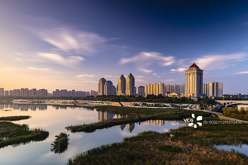 乌拉木伦湖上午早晨。图片素材