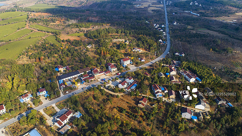 航拍中国安徽宣城郎溪十字镇竹棵里及018县道图片素材