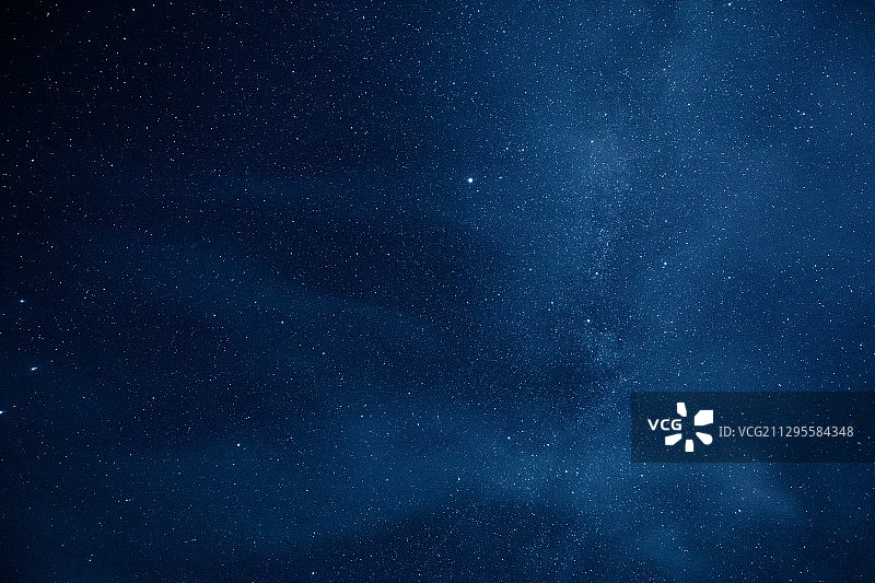 夜晚的蓝色星空图片素材
