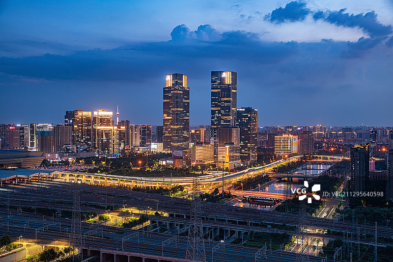 郑州高铁商务区天际线夜景高视角图片素材