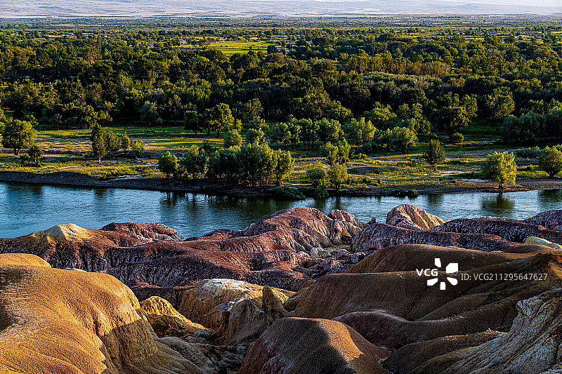 新疆布尔津五彩滩风光图片素材