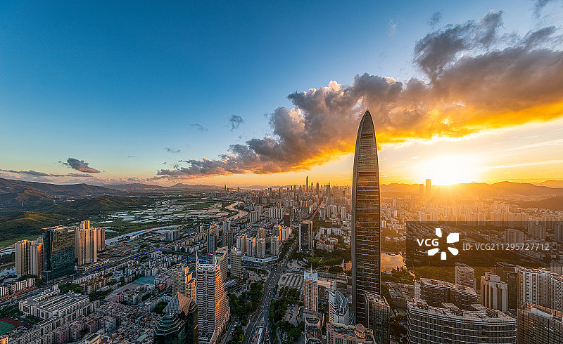 深圳京基100摩天大楼办公中心城市风光天际线图片素材