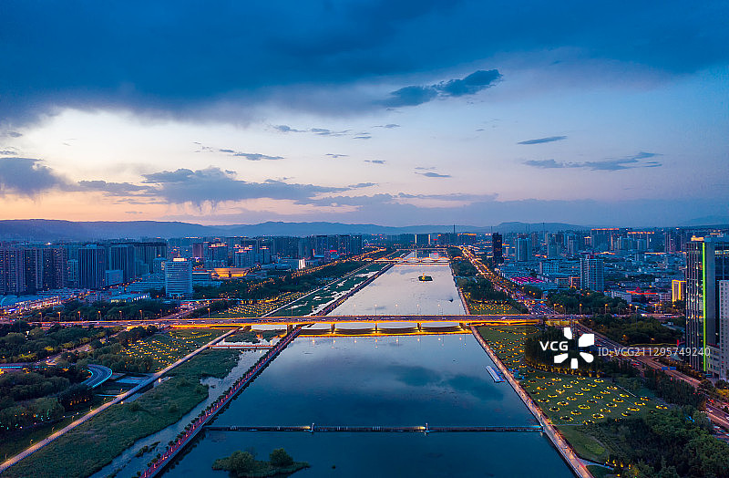 太原市迎泽大桥夜景图片素材
