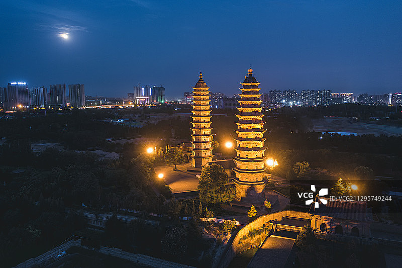 太原双塔寺夜景图片素材