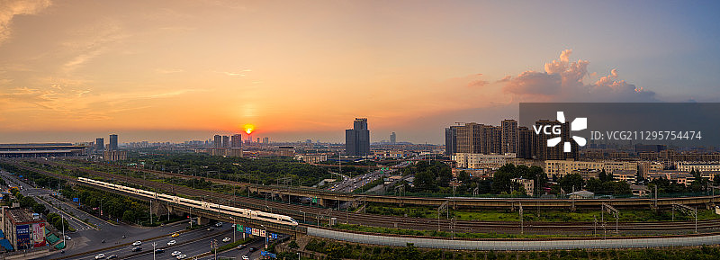 晚霞下的南京南图片素材