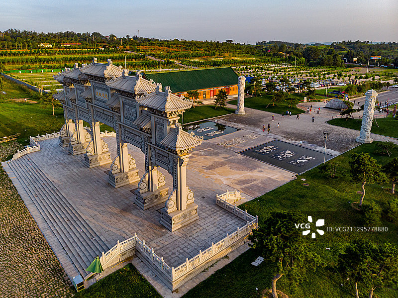 河南济源王屋山老街道教第一洞天牌坊图片素材