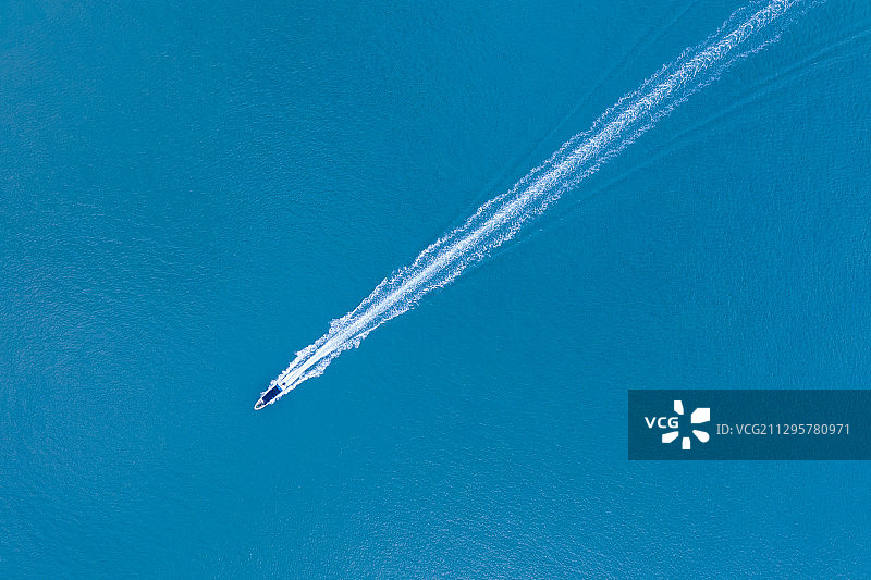 海里的快艇航拍图片素材