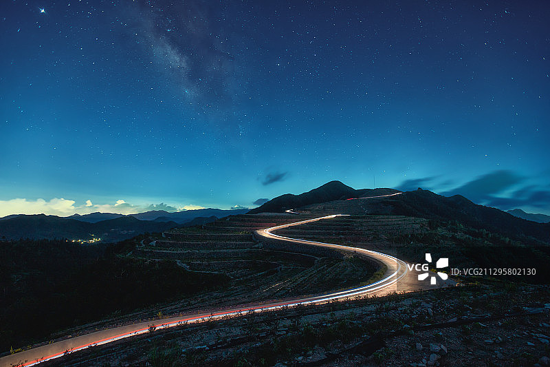 山间巨龙图片素材