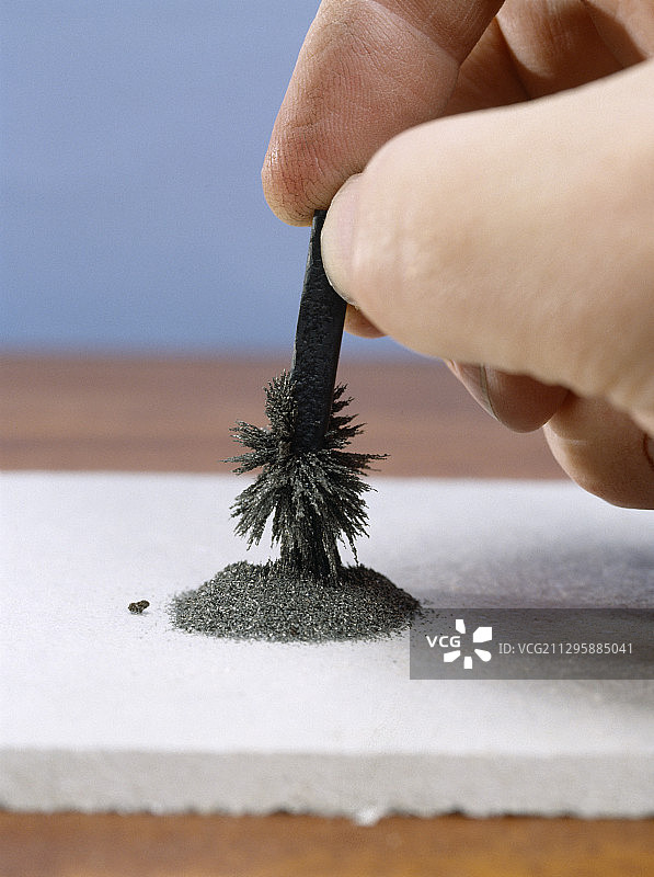 磁铁与铁屑图片素材