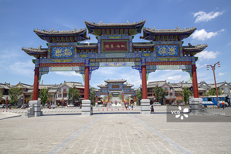 皇家驿站古镇景区牌楼仿古建筑图片素材