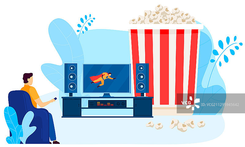 男人在家看巨幕电影图片素材